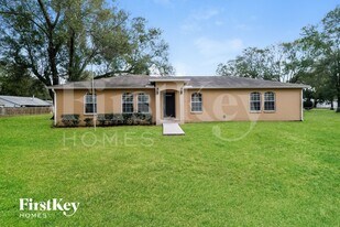 4911 Rawls Rd in Tampa, FL - Building Photo