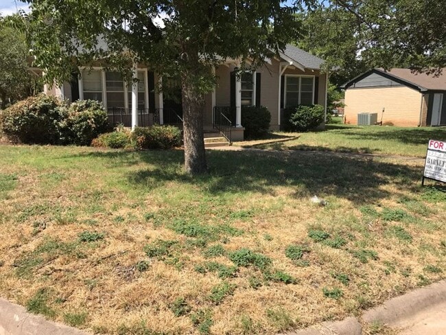 826 E N 15th St in Abilene, TX - Building Photo - Building Photo