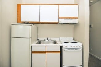 3925 W Irving Park Rd, Unit J06P in Chicago, IL - Building Photo - Building Photo