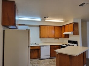 1685 Cloverlawn Dr in Grants Pass, OR - Building Photo - Building Photo