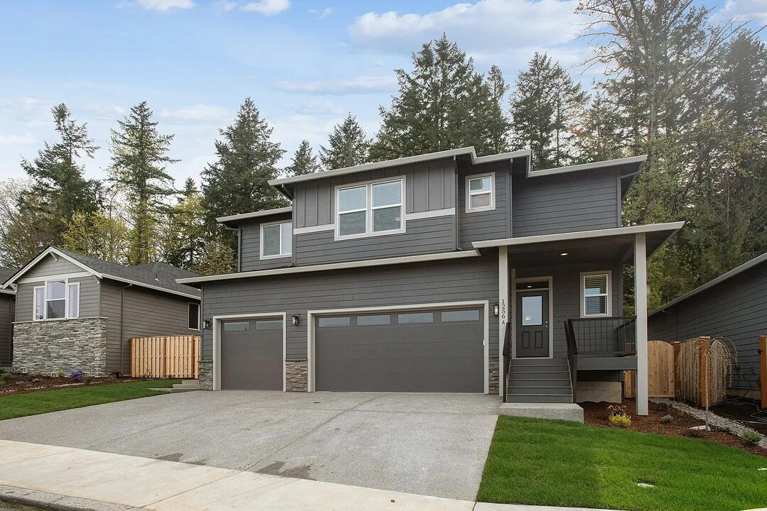 1256 NE Moore Ave, Unit 1256 in Estacada, OR - Building Photo