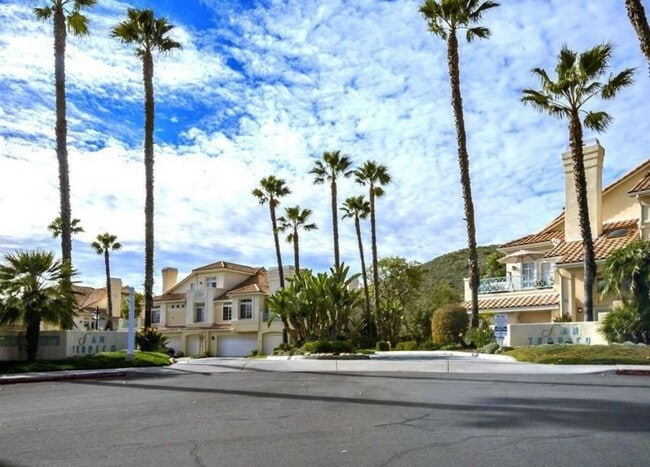 12612 Springbrook Dr in San Diego, CA - Building Photo - Building Photo