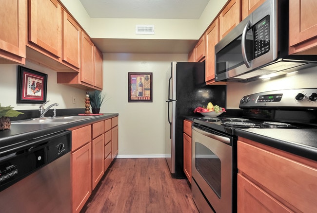 Deerfield Apartments in St. Louis, MO - Building Photo - Building Photo