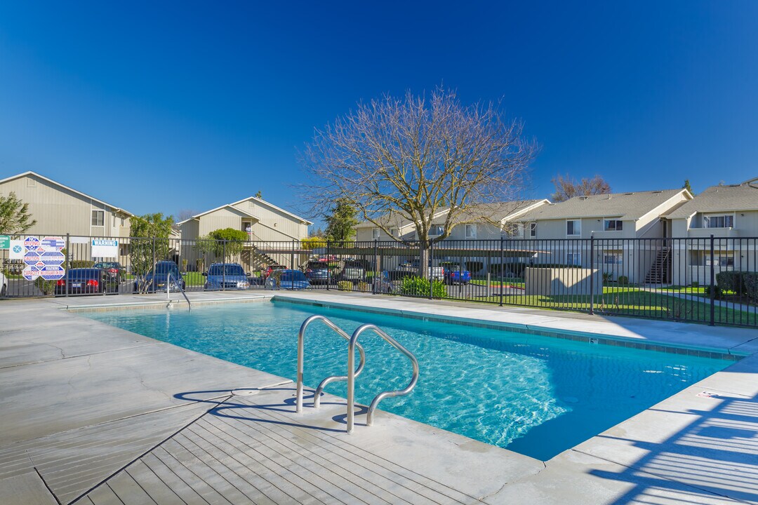 Autumn Run Apartments in Woodland, CA - Building Photo