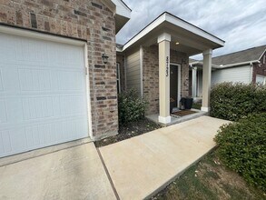 8723 ROCK Mdw in Converse, TX - Building Photo - Building Photo