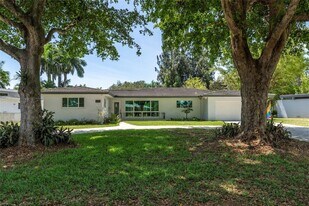 3140 Calle Largo Dr in Hollywood, FL - Building Photo