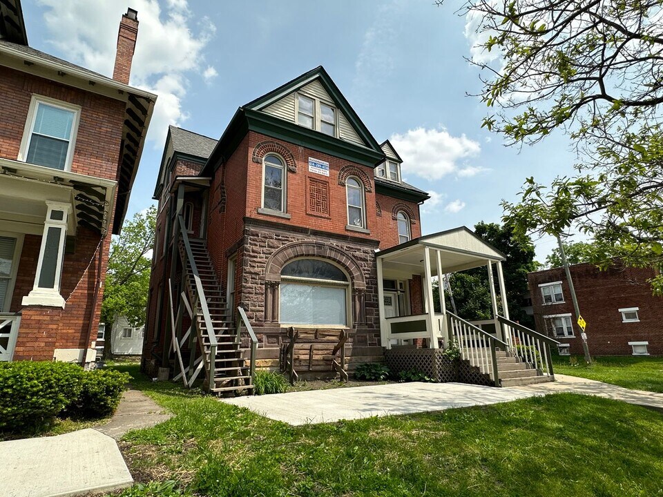 1870 N 4th St in Columbus, OH - Building Photo