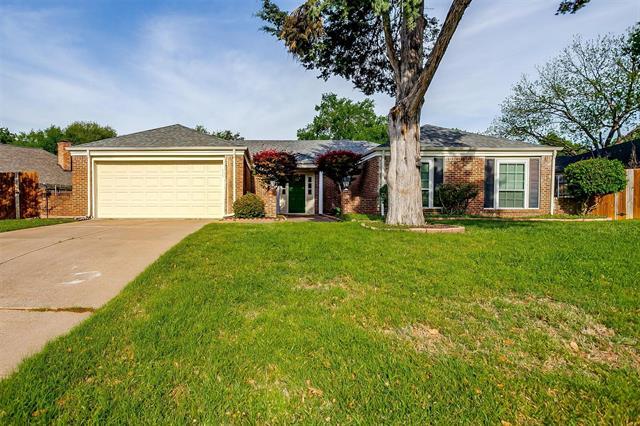 1101 Cypress Point in Mansfield, TX - Foto de edificio