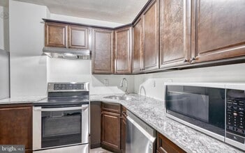 204 N Port St in Baltimore, MD - Building Photo - Building Photo