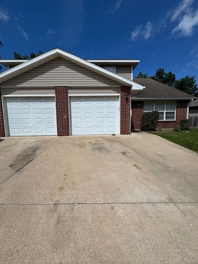 property at 1591-1593-1593 N Doulton Dr