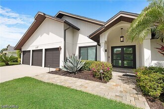 2307 Queens Way in Naples, FL - Building Photo - Building Photo