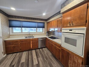 10 Chestnut Dr in Pomona, NY - Building Photo - Building Photo