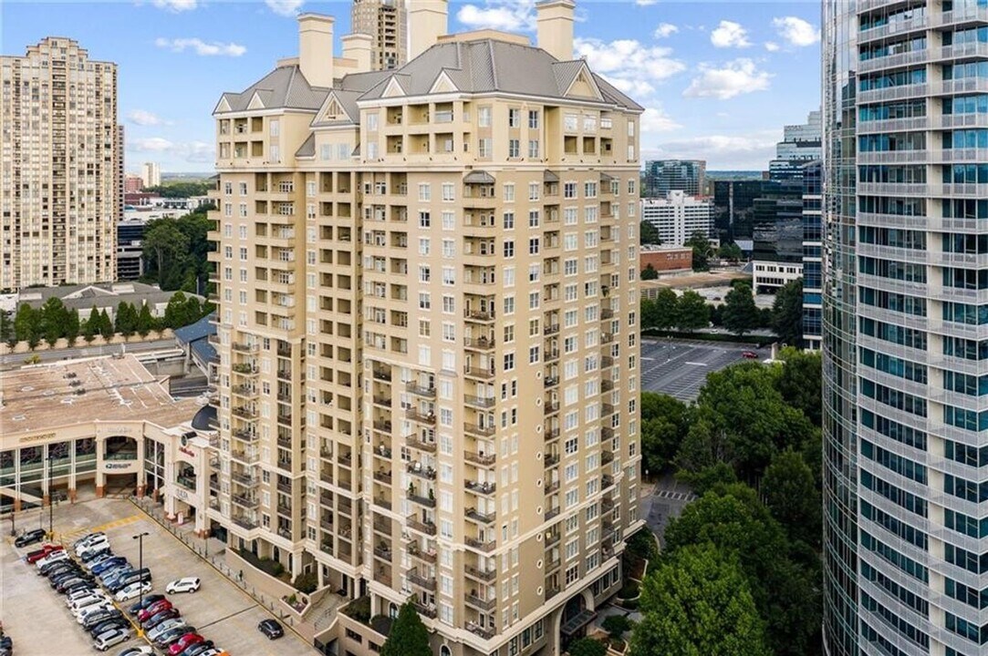 3334 Peachtree Rd NE in Atlanta, GA - Building Photo