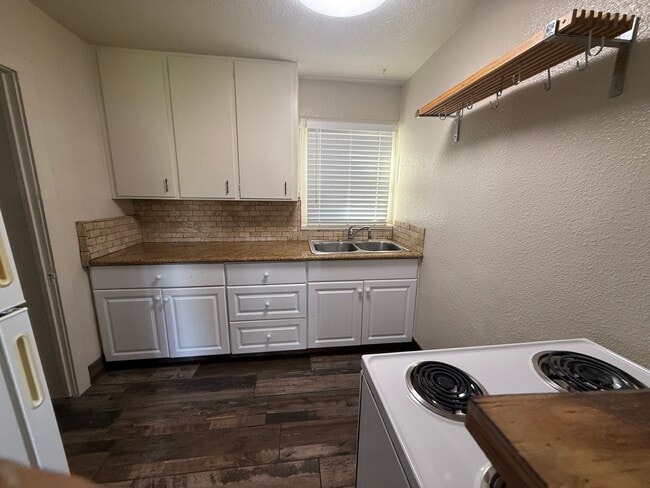 539 Terminal Ave in Modesto, CA - Foto de edificio - Building Photo