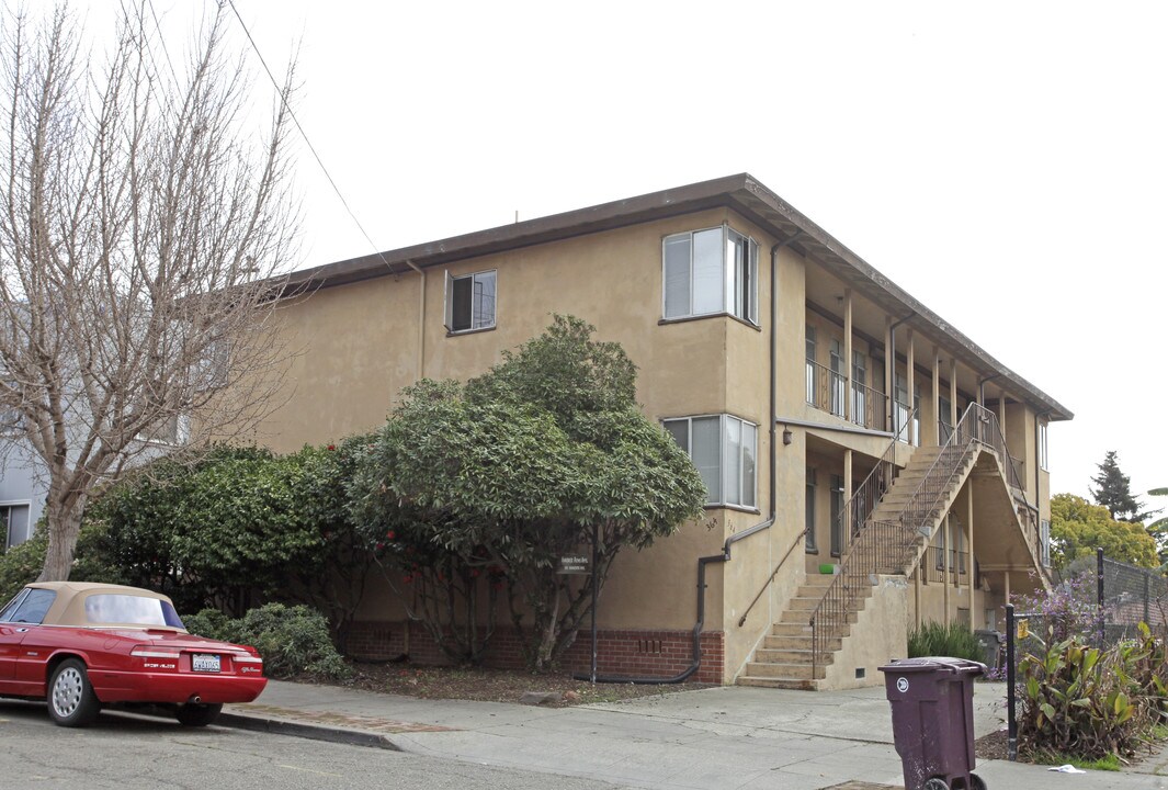 Hammer Arms in Oakland, CA - Building Photo