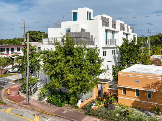 8143 Harding Ave in Miami Beach, FL - Building Photo - Building Photo