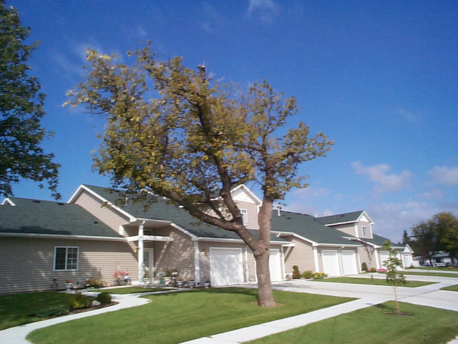 Heritage Terrace Townhomes in Warren, MN - Foto de edificio - Building Photo