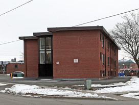 211 Nonquon Rd in Oshawa, ON - Building Photo