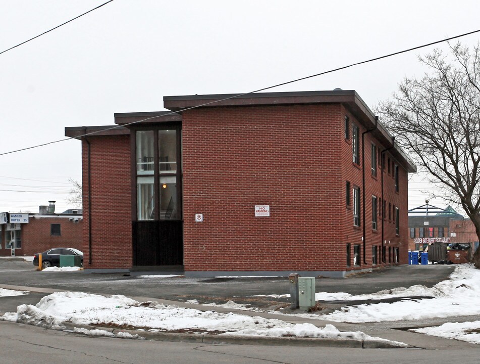 211 Nonquon Rd in Oshawa, ON - Building Photo