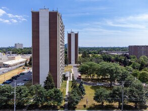 Alpine Apartments in Toronto, ON - Building Photo - Building Photo