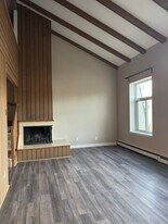 2131 N Summit Ave in Milwaukee, WI - Building Photo