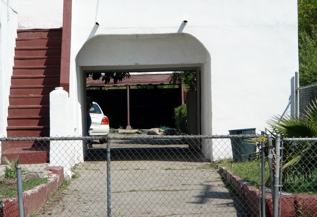 854 W 8th St in San Bernardino, CA - Foto de edificio - Building Photo