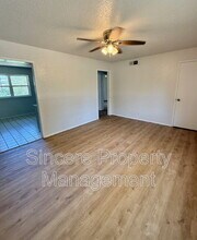 813 S Meadow Ln in Mustang, OK - Building Photo - Building Photo