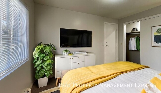 2 Bed 1 Bath Apartment