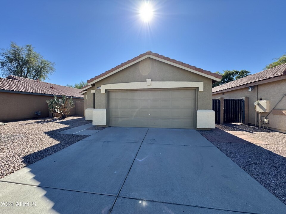 2261 E Derringer Way in Chandler, AZ - Building Photo