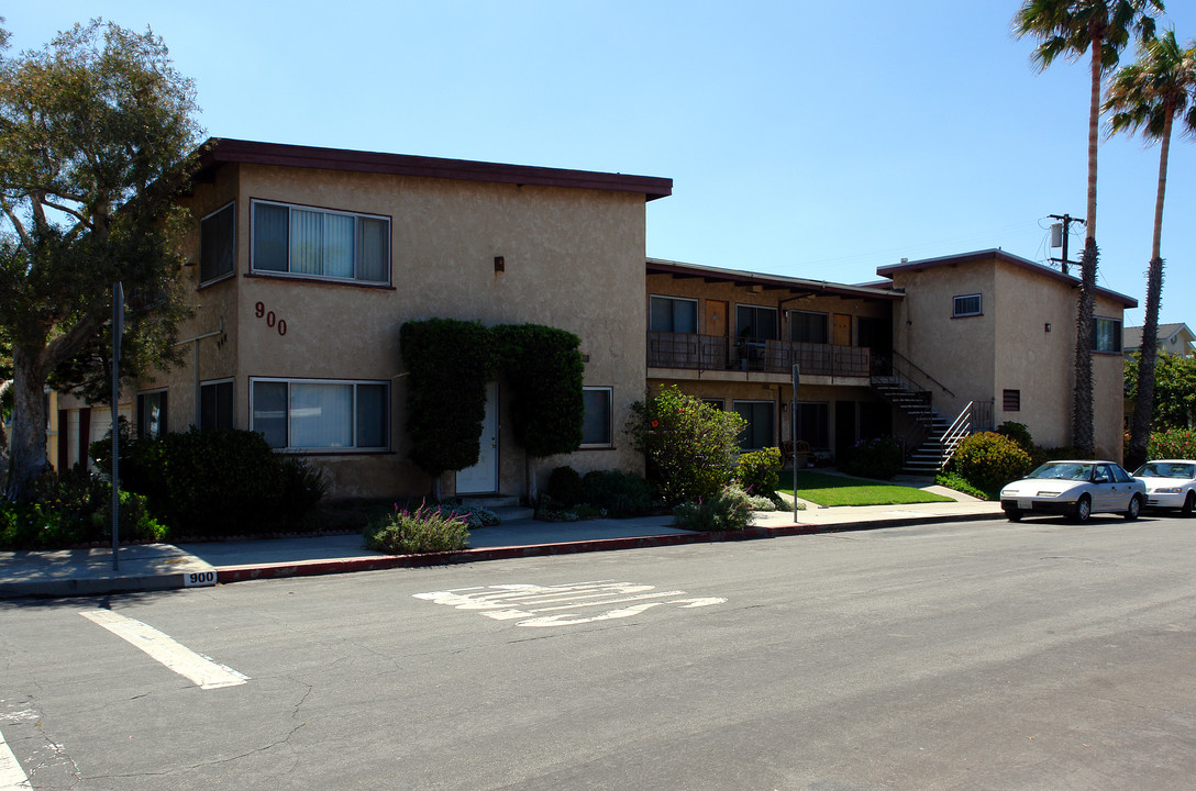 900 E Imperial Ave in El Segundo, CA - Building Photo