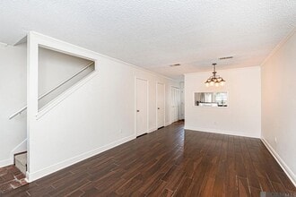 10536 N Oak Hills Pkwy, Unit D in Baton Rouge, LA - Foto de edificio - Building Photo