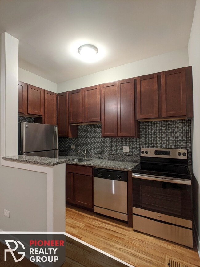 633 W Barry, Unit 401
