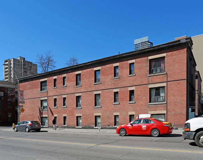 70 Gloucester St in Toronto, ON - Building Photo - Building Photo