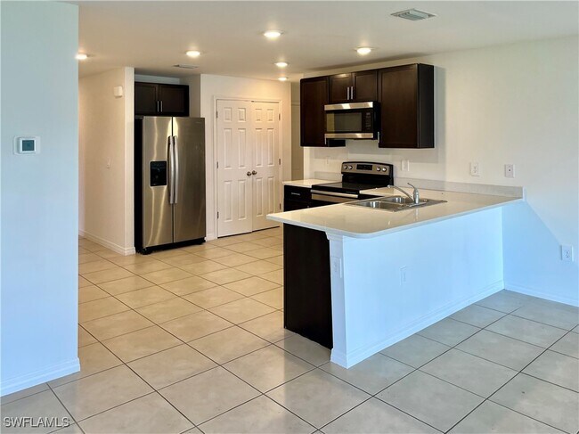 8032 Marsh Cir in La Belle, FL - Building Photo - Building Photo