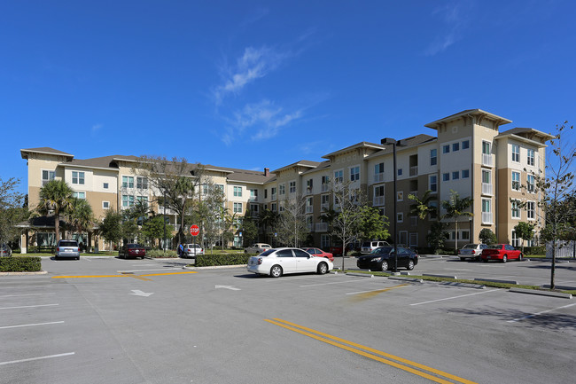 Westgate Plaza Apartments in West Palm Beach, FL - Building Photo - Primary Photo