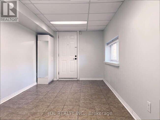 1 Shadberry Dr in Toronto, ON - Building Photo - Building Photo