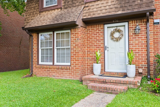 476 Falling Ln in Virginia Beach, VA - Building Photo - Building Photo
