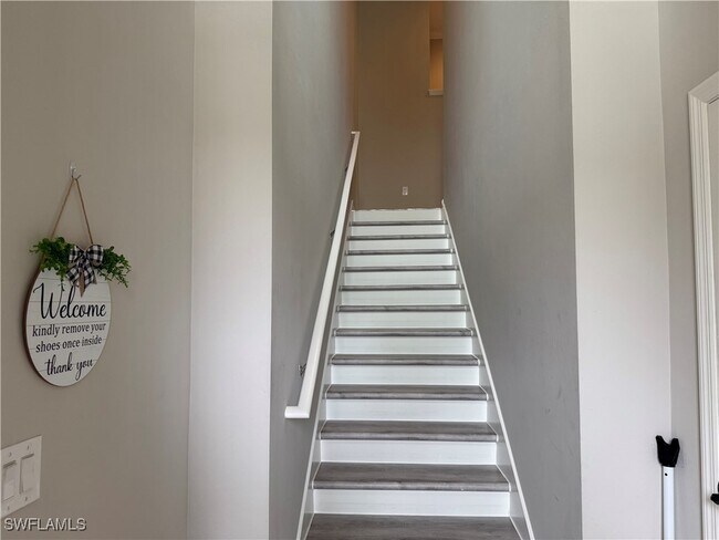 6973 Avalon Cir in Naples, FL - Foto de edificio - Building Photo