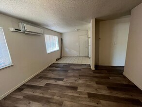 560 Gilbert Ave in Oakdale, CA - Building Photo - Building Photo