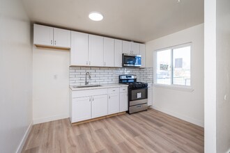 1718 Grand Ave-Unit -1718 in Sacramento, CA - Building Photo - Building Photo
