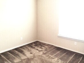 177 Adams Dr in Crowley, TX - Foto de edificio - Building Photo