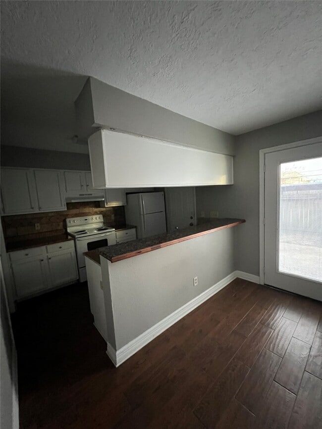 1945 Miramar Green St in Seabrook, TX - Building Photo - Building Photo