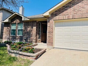 1016 Zeus Cir in Round Rock, TX - Foto de edificio - Building Photo