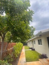 1216 16th Ave N in Lake Worth Beach, FL - Building Photo - Building Photo