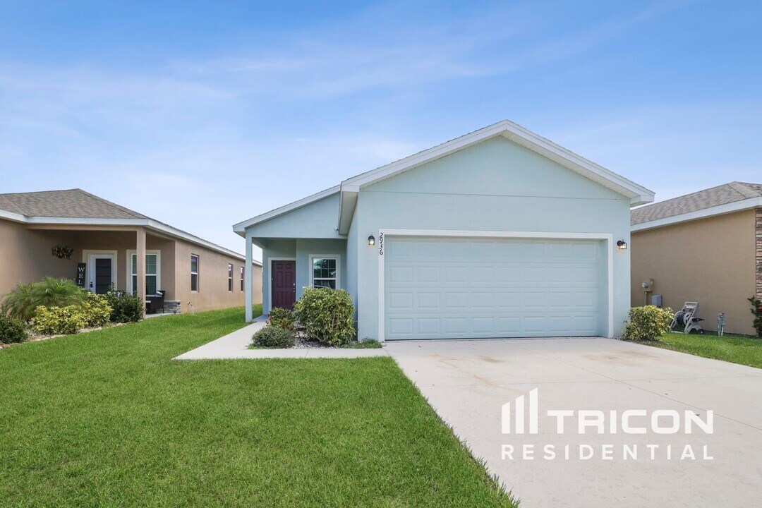 2936 Whispering Trails Dr in Winter Haven, FL - Building Photo