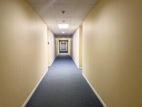 8415 Hearth Dr, Unit 36 in Houston, TX - Foto de edificio - Building Photo