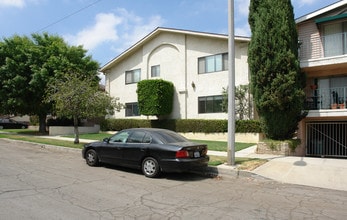 710 S 5th St in Burbank, CA - Foto de edificio - Building Photo