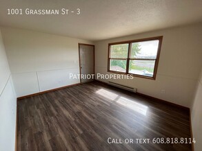 1001 Grassman St-Unit -3 in Tomah, WI - Building Photo - Building Photo