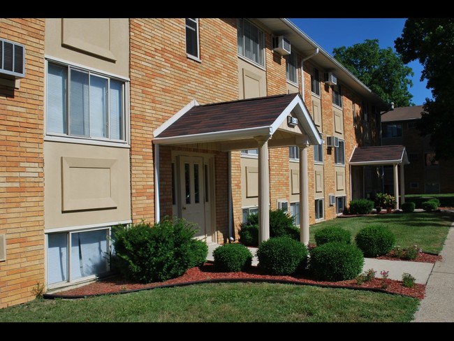 Pavilion Properties in Bloomington, IN - Foto de edificio - Building Photo