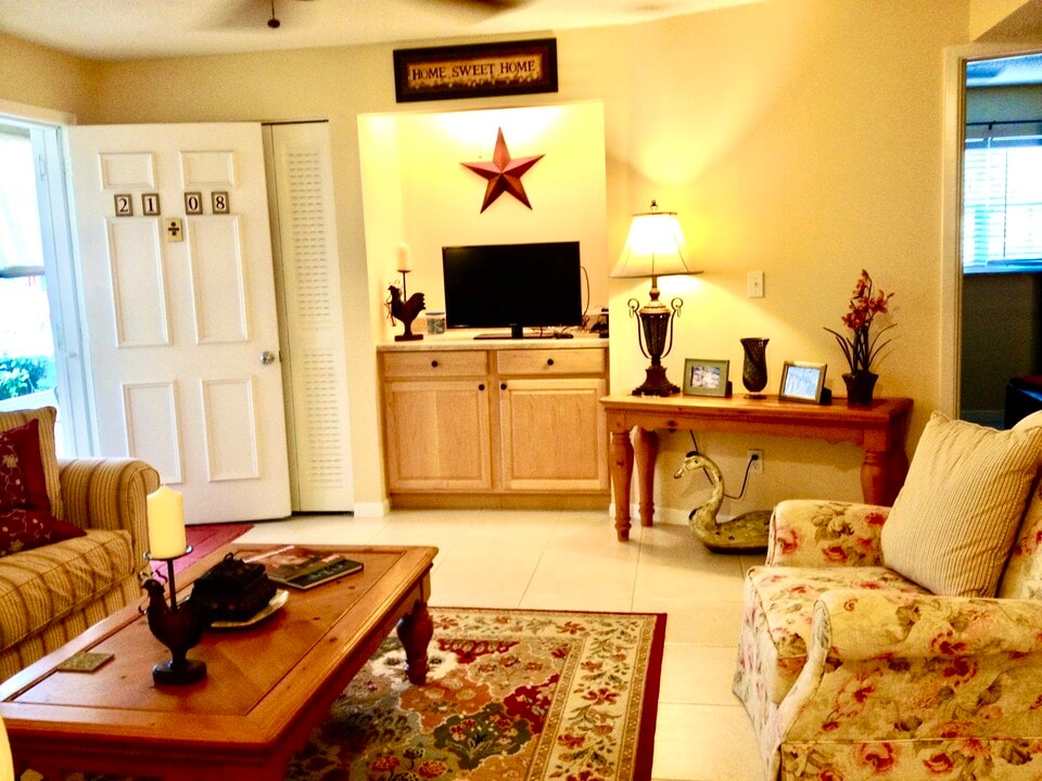 2108 SE Edler Dr in Stuart, FL - Foto de edificio